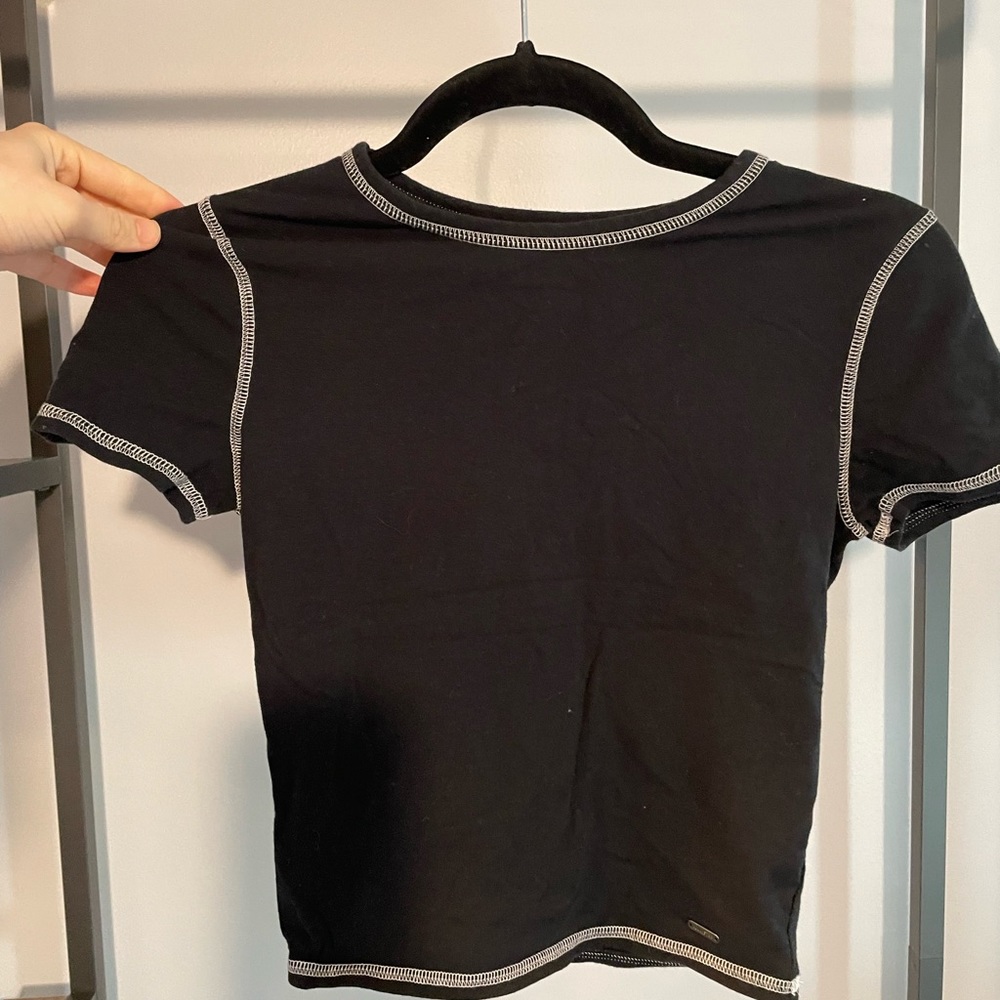 black and white hollister topstitched baby tee